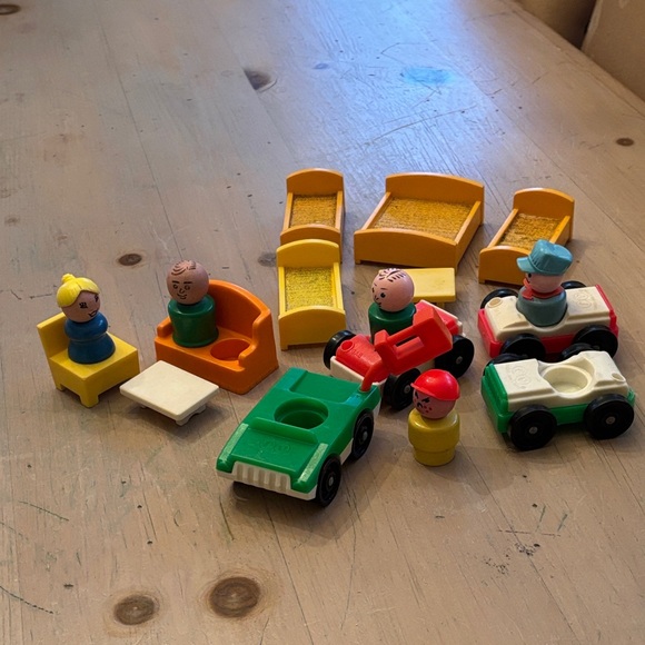 Fisher Price Other - Fisher Price Little People with various pieces